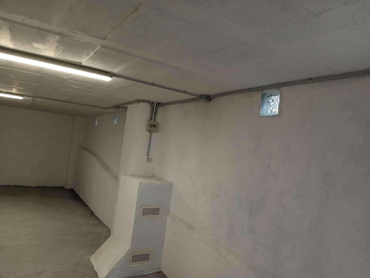 Foto 2 Bajo para almacén o trastero Zona Martín Echegaray de 40m2