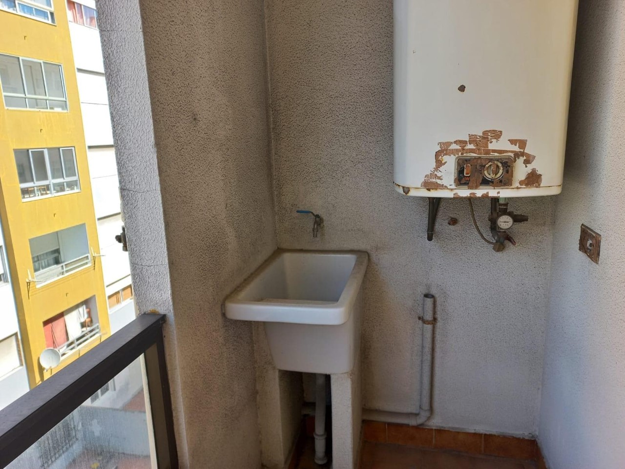 Foto 5 Barcelona, 4 dormitorios, 2 baños, garaje. Sin uso