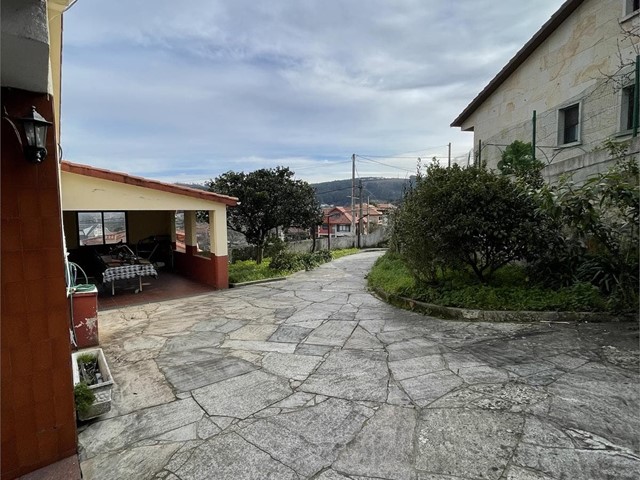 Beade. Casa 2 plantas mas buhardilla. Terreno 600m2 - Vigo