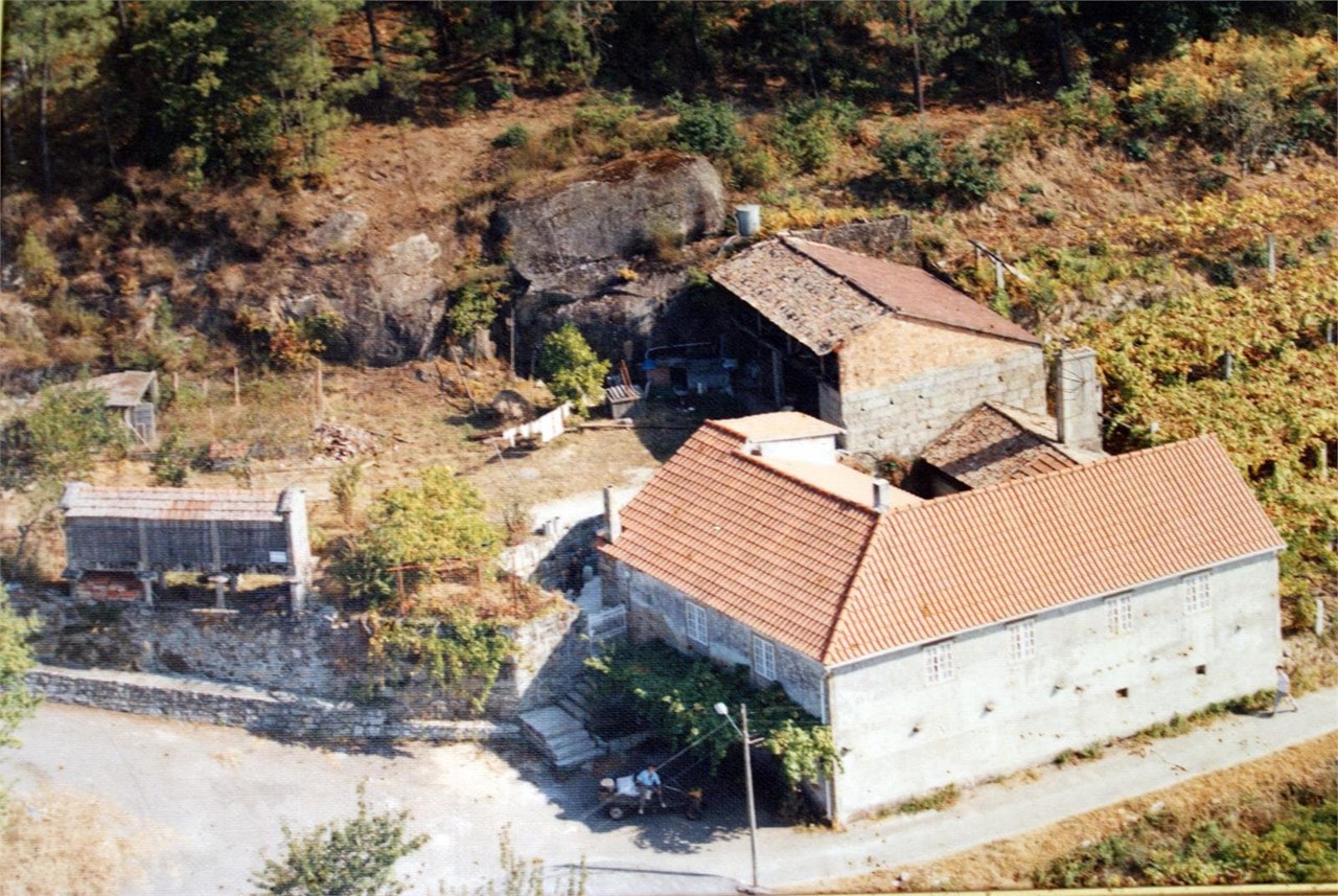 Foto 1 Briallos - Portas, casa de piedra, 4 dormitorios. 5.000m2 de  finca y zona monte