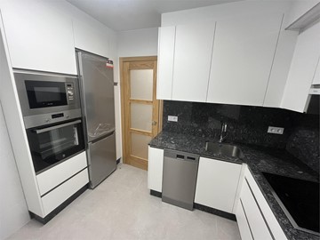 c/ Barcelona, 3 dormitorios. Cocina equipada y  baño reformado nuevo. - Vigo