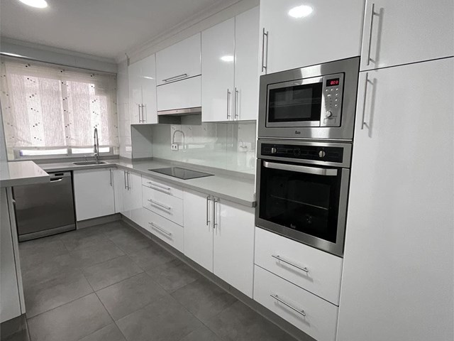 c/ Bolivia, piso de 200m2, 5 dormitorios, calefacción, garaje, trastero - Vigo