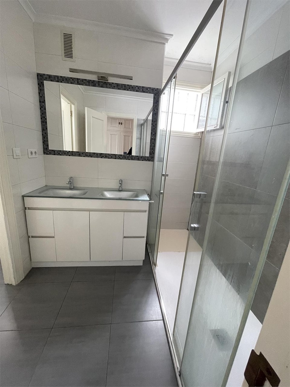 Foto 21 c/ Bolivia, piso de 200m2, 5 dormitorios, calefacción, garaje, trastero