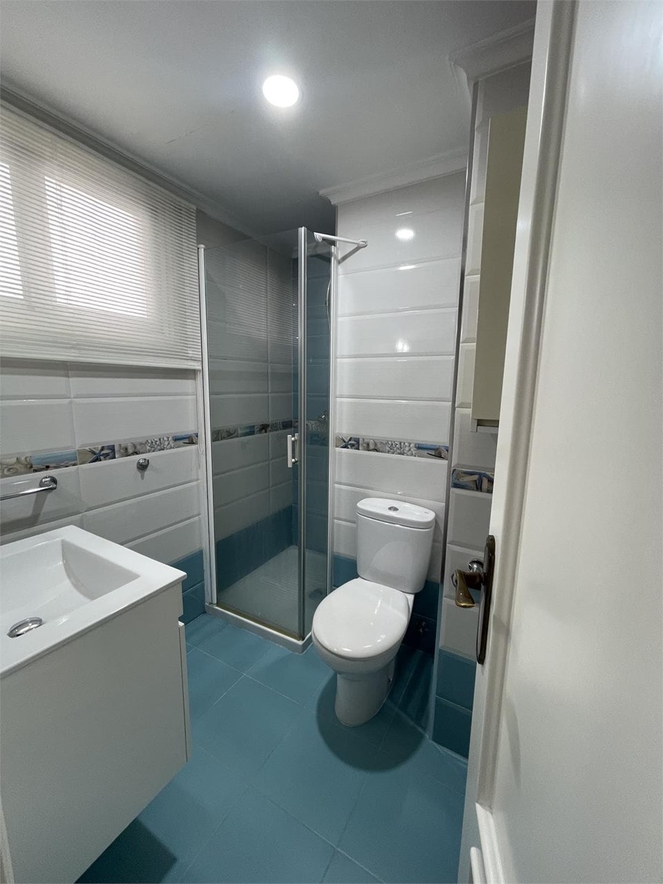 Foto 25 c/ Bolivia, piso de 200m2, 5 dormitorios, calefacción, garaje, trastero