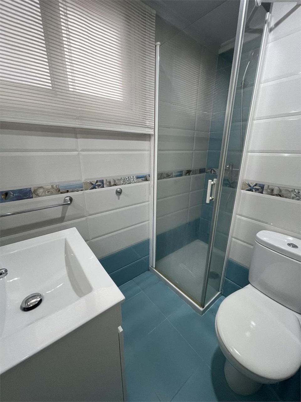 Foto 26 c/ Bolivia, piso de 200m2, 5 dormitorios, calefacción, garaje, trastero