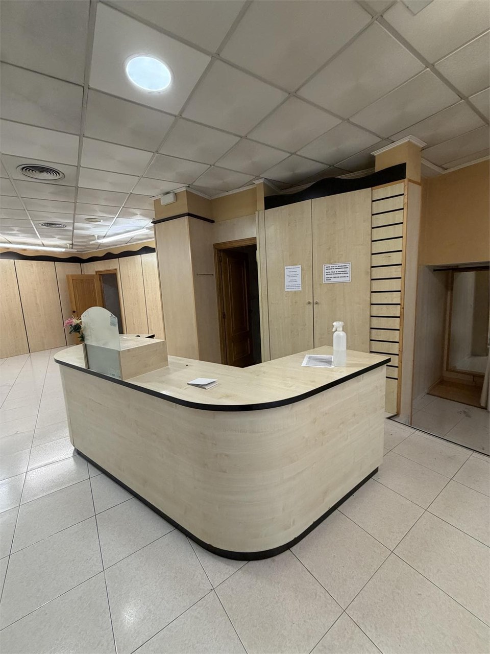 Foto 4 Camelias (Zona Plaza Independencia), acondicionado, bajo de 200m2+sótano 60m2