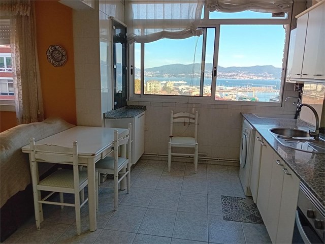 Coia - C/ Estrada, vistas al mar, 3 dormitorios+ salita o dormitorio, trastero, garaje con bodega - Vigo