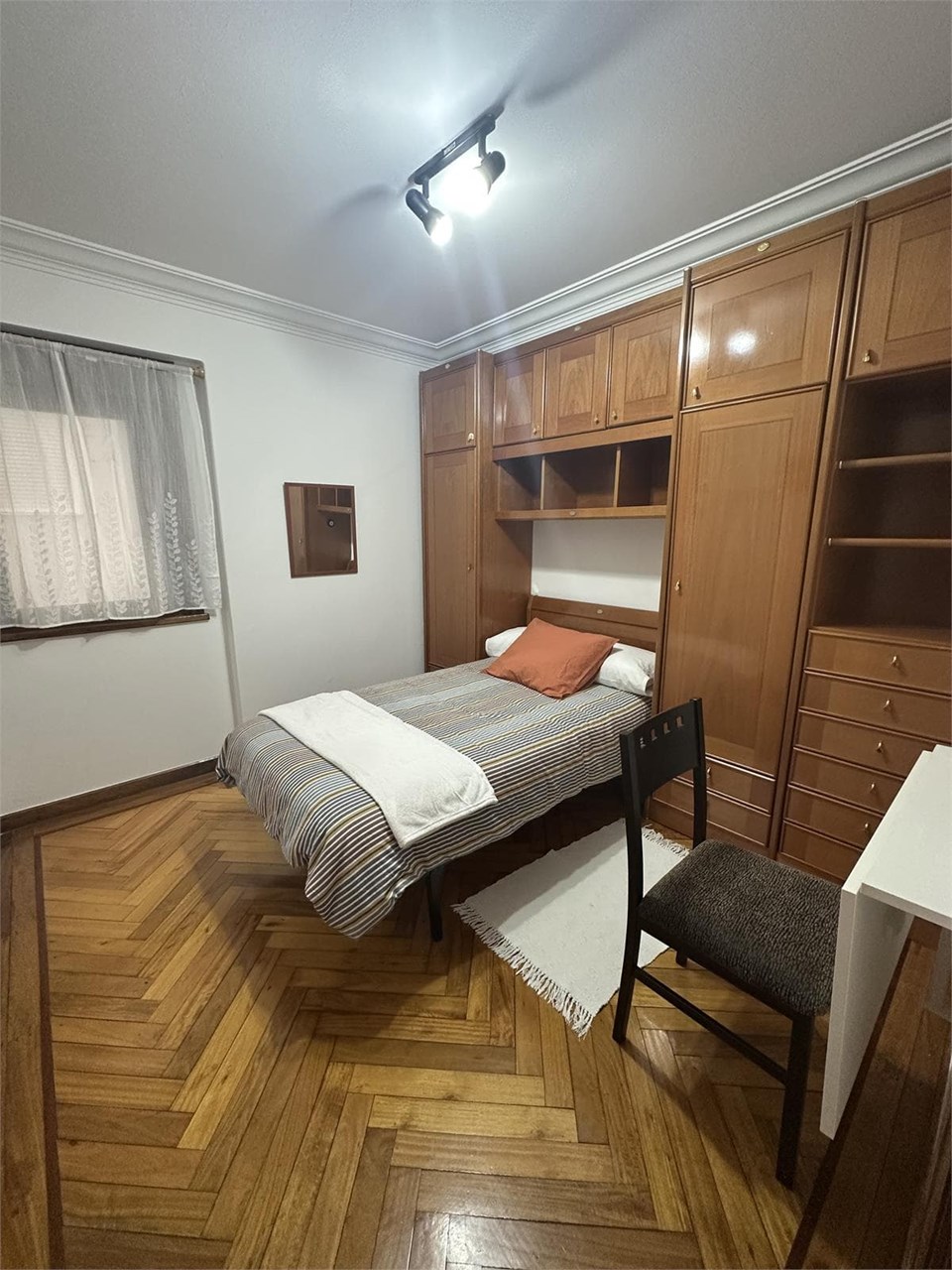 Foto 1 Estudiante. Habitación piso compartido Camelias, 275€/mes