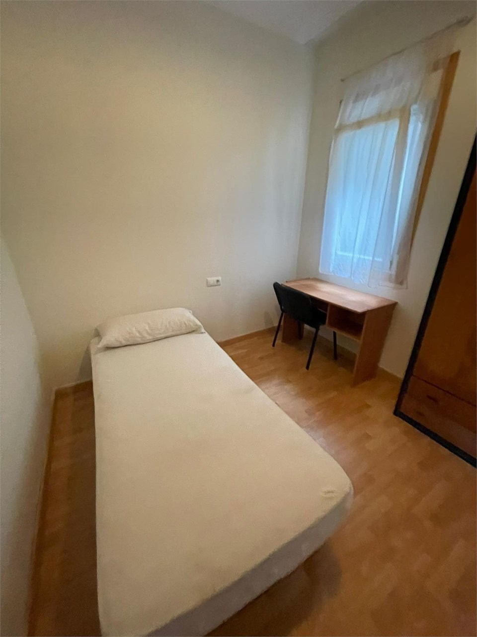 Foto 2 Estudiantes - Habitación en calle Pi y Margall
