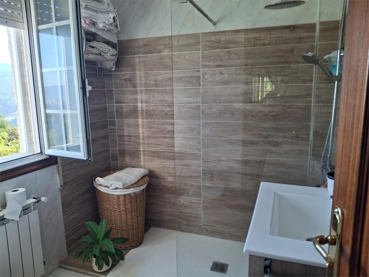 Foto 12 Fragoselo. Chalet de piedra, 240m2 con 1700m2 de terreno con piscina