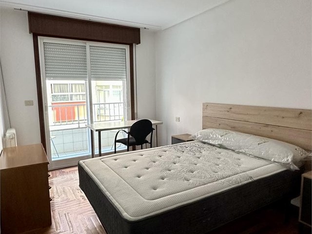Habitación estudiantes. c/ Pi y Margall, calefacción - Vigo