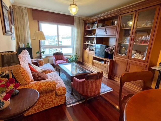 Luis Casado, 3 dormitorios, 2 baños, calefacción, garaje, bodega - Vigo