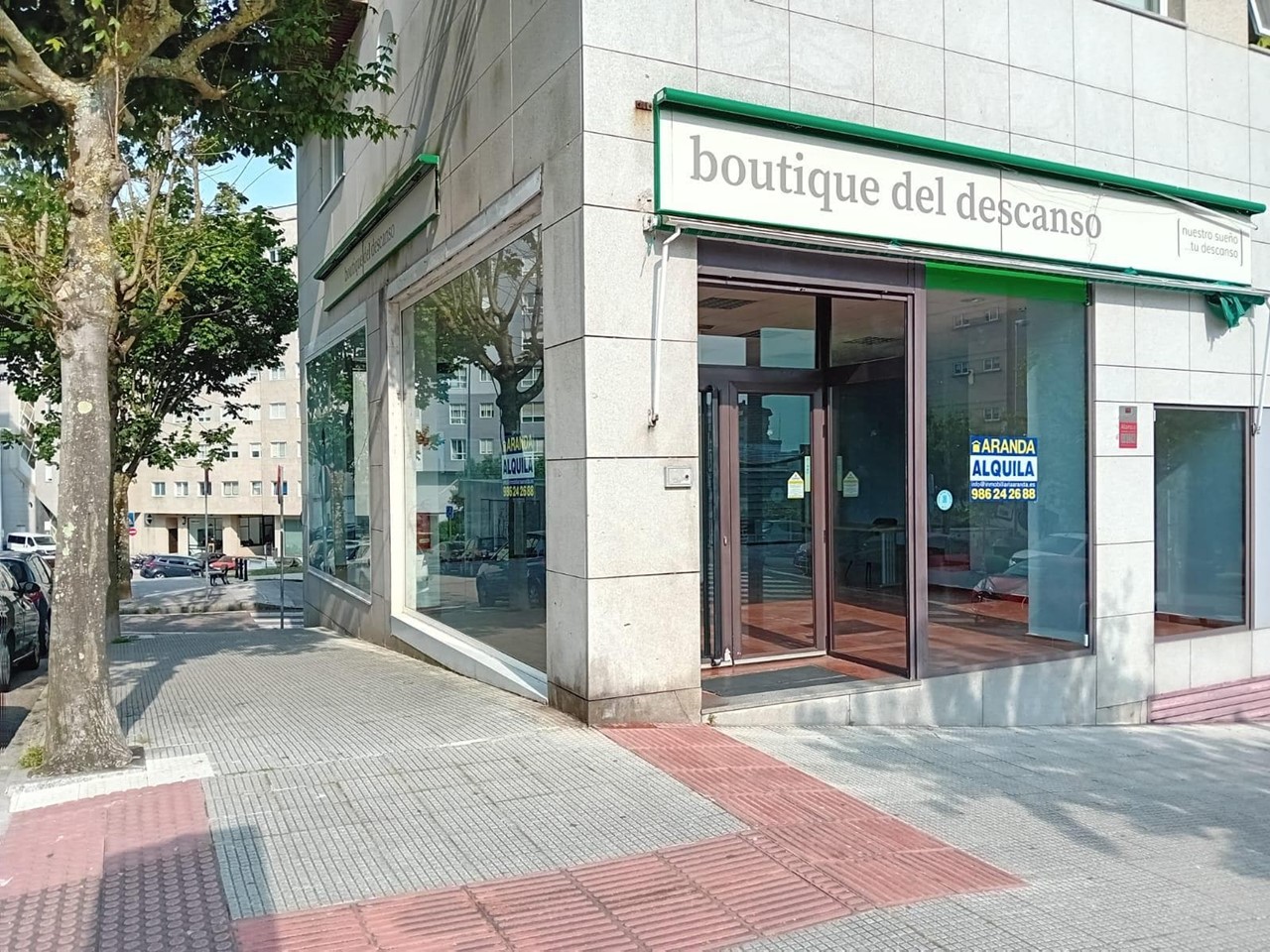 Foto 1 Martín Echegaray, 100m2, acondicionado, cristalera a 3 calles