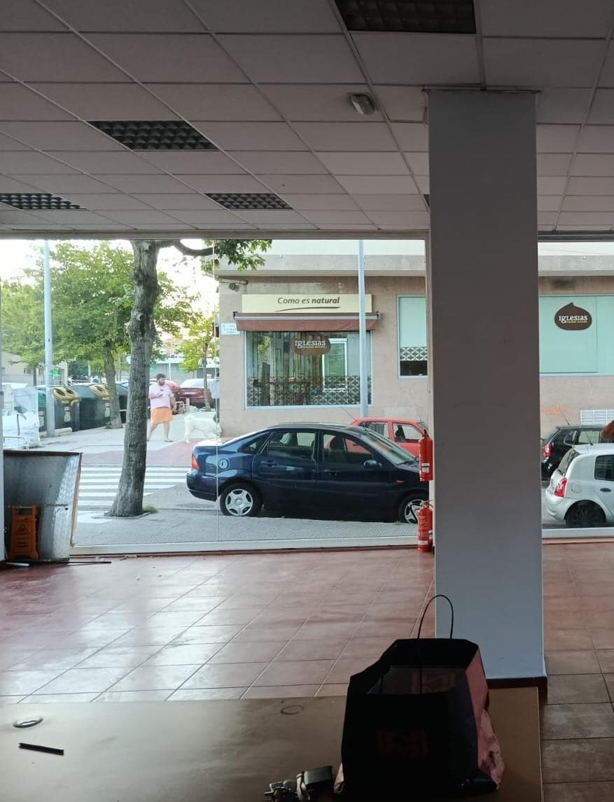 Foto 4 Martín Echegaray, 100m2, acondicionado, cristalera a 3 calles