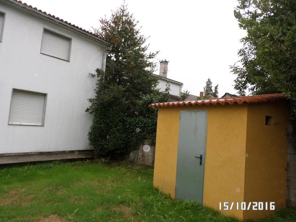 Foto 2 Melón, casa de 2 plantas con jardín y garaje. 6 dormitorios, 3 baños