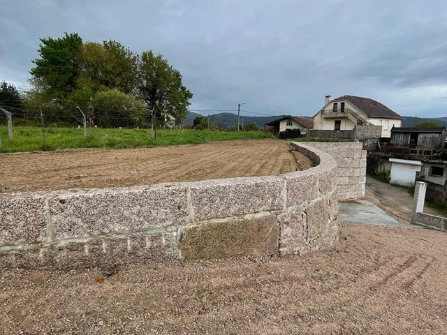 Mos - Petelos, terreno edificable 905m2