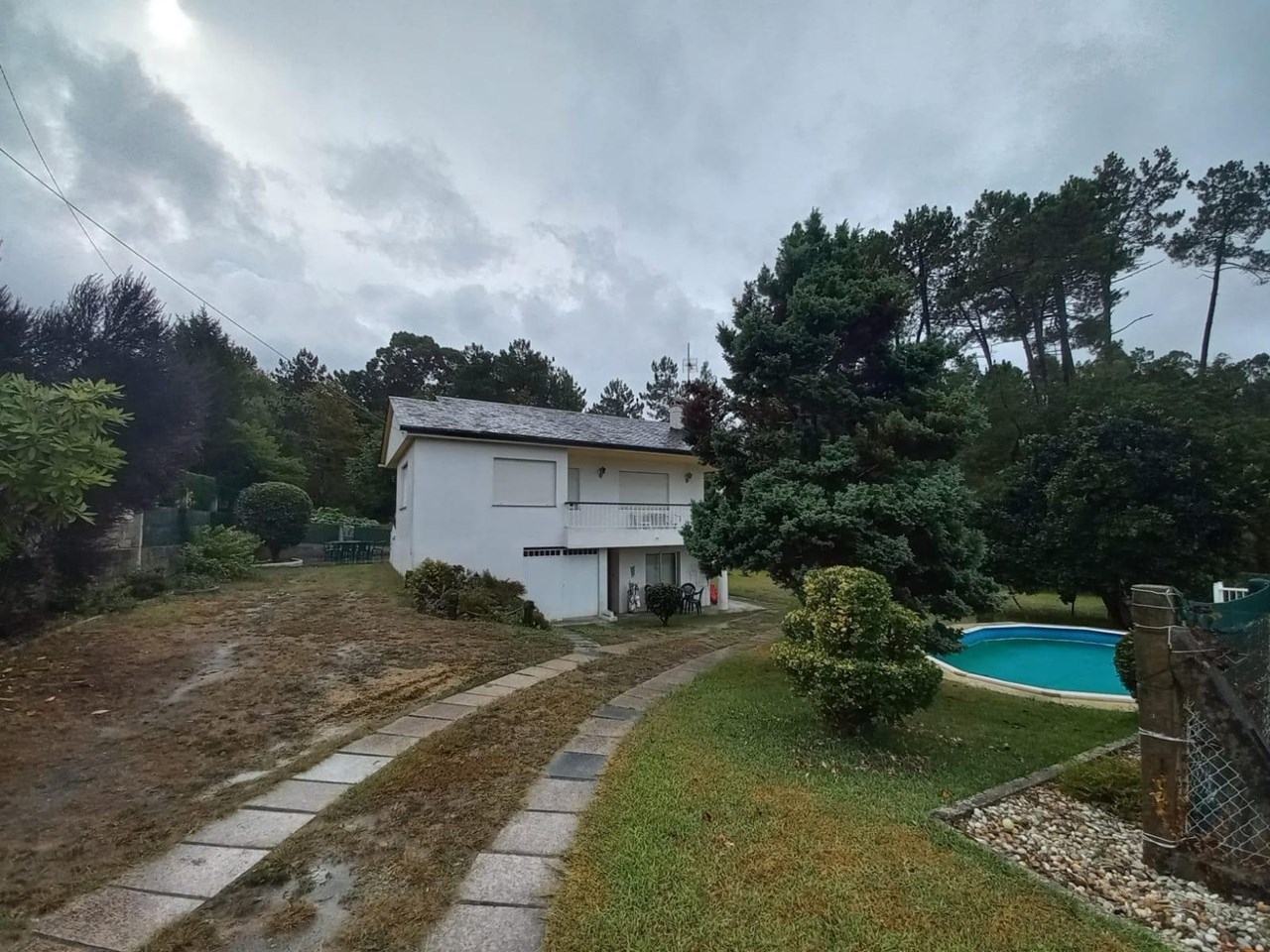 Foto 1 Nigrán, casa con 900m2 de finca con piscina