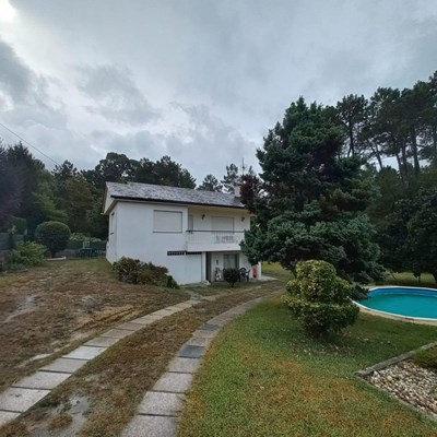 Nigrán, casa con 900m2 de finca con piscina en Nigrán
