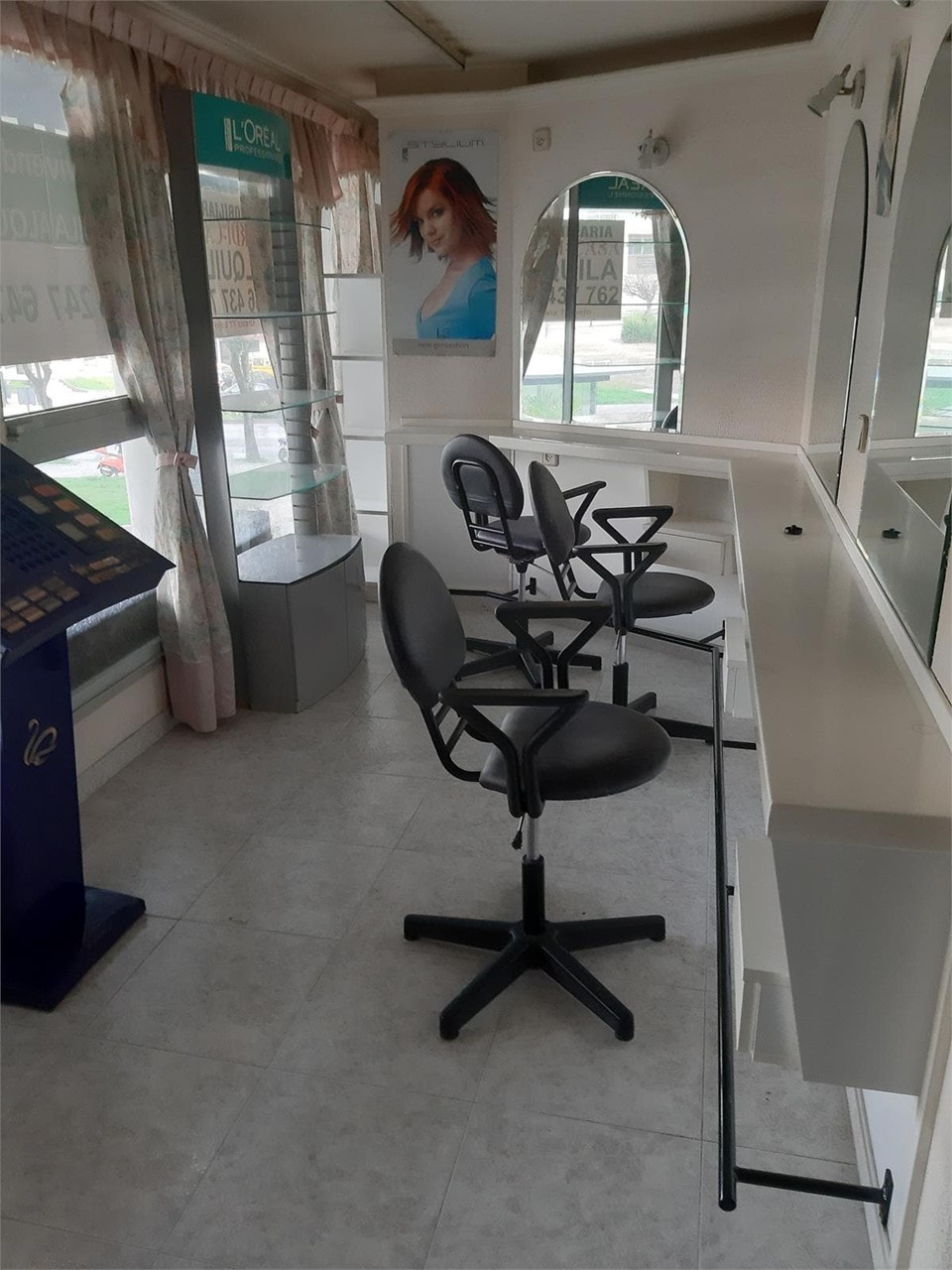 Foto 1 Peluqueria en Gregorio Espino, 54m2, zona de mujer y hombres