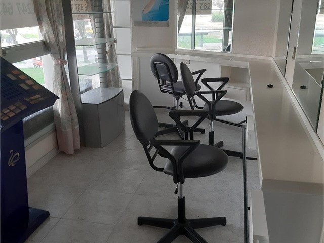 Peluqueria en Gregorio Espino, 54m2, zona de mujer y hombres - Vigo