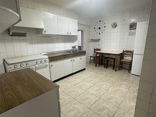 Pi y Margall, 3 dormitorios, calefacción, garaje, bodega y trastero - Vigo
