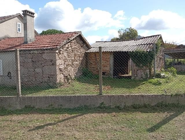 Foto 11 Ponteareas, casa de piedra para reformar con 7.000m2 de terreno