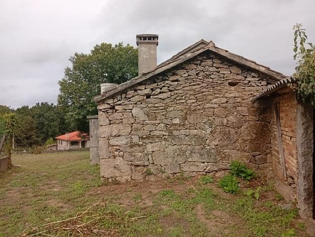 Foto 9 Ponteareas, casa de piedra para reformar con 7.000m2 de terreno