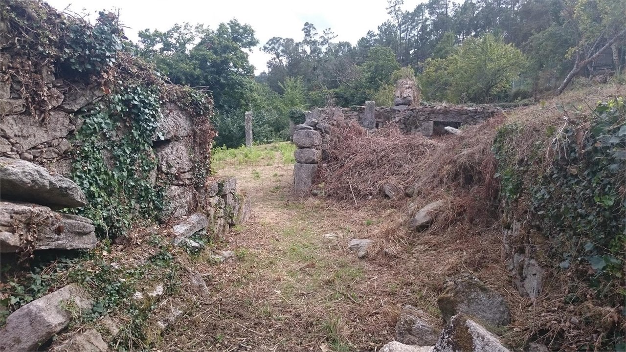 Foto 1 Ponteareas - Gulanes, terreno 1268m2, con ruinas de piedra