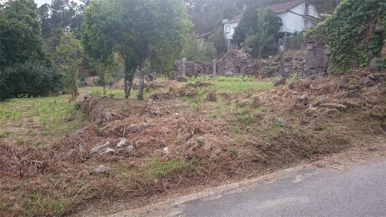 Foto 3 Ponteareas - Gulanes, terreno 1268m2, con ruinas de piedra