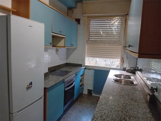 Tomás Alonso, 4 dormitorios, todo exterior. 3º sin ascensor - Vigo