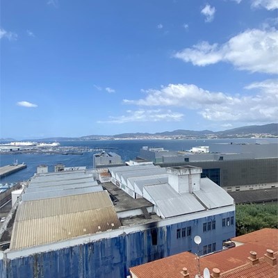 Torrecedeira, 3 dormitorios, garaje. Vista al mar en Vigo