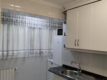 Torrecedeira, amueblado, 3 dormitorios, calefacción, garaje - Vigo