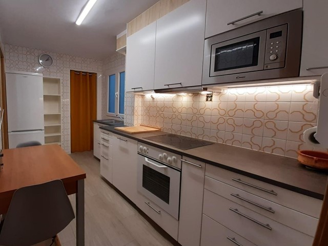Zaragoza, semi amueblado, 3 dormitorios, calefacción, garaje - Vigo